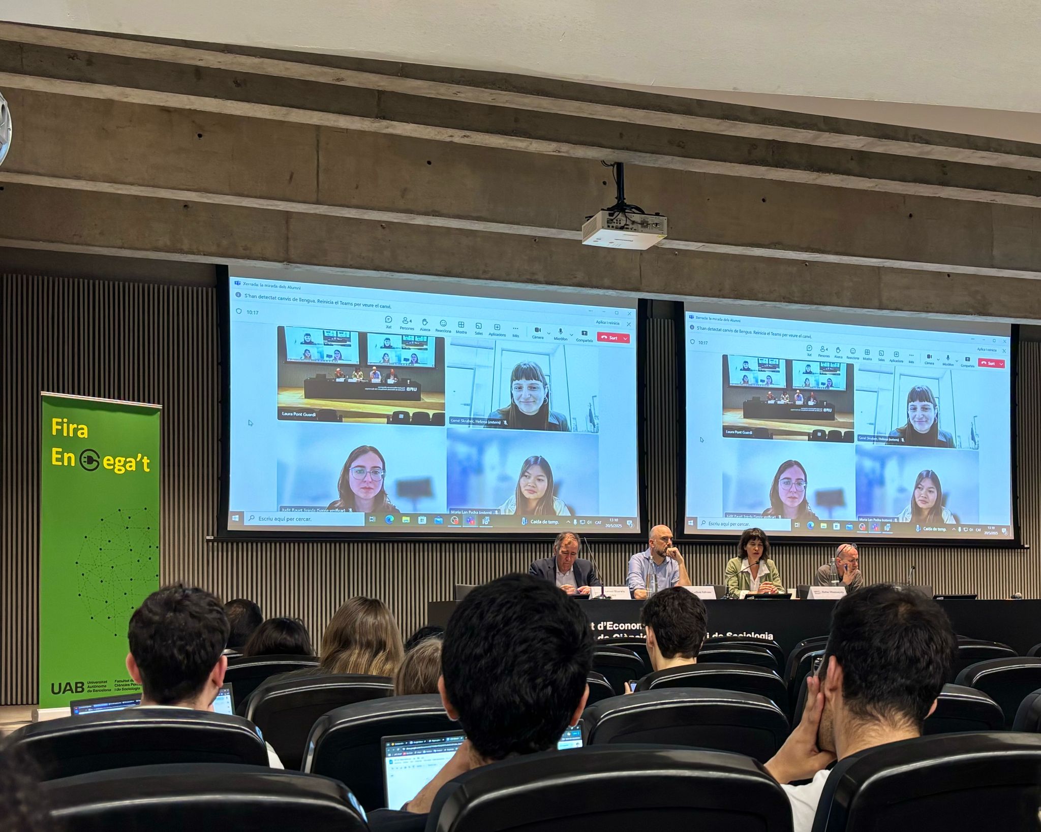 Alumnes escoltant la xerrada